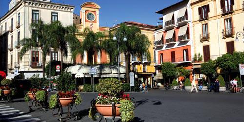 Hyggeligt torv i Sorrento